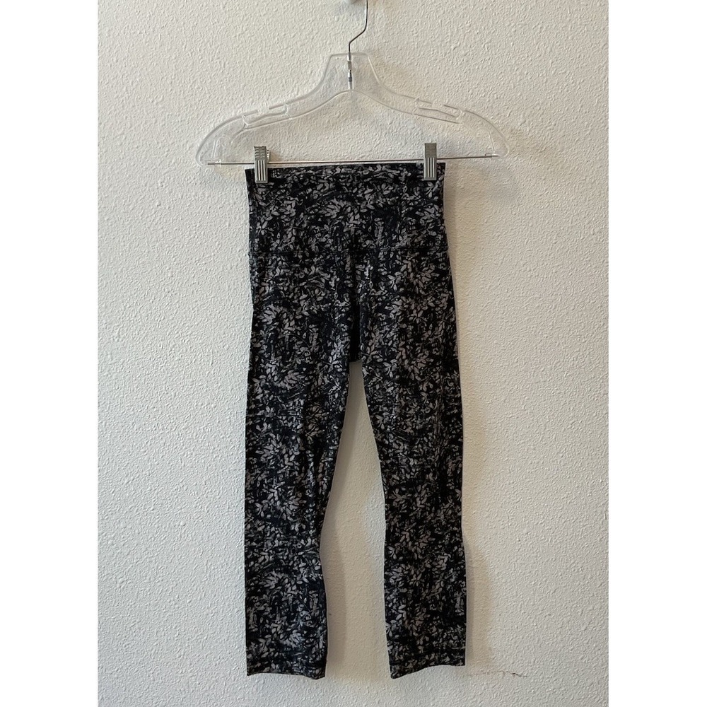Lululemon Align Women's Black And White 22" Cropped‎ Leggings Size 2